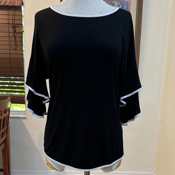 Cable & Gauge Tops - Cable & Gauge Black Top w/ White Trim and Ruffle Sleeves Size Medium